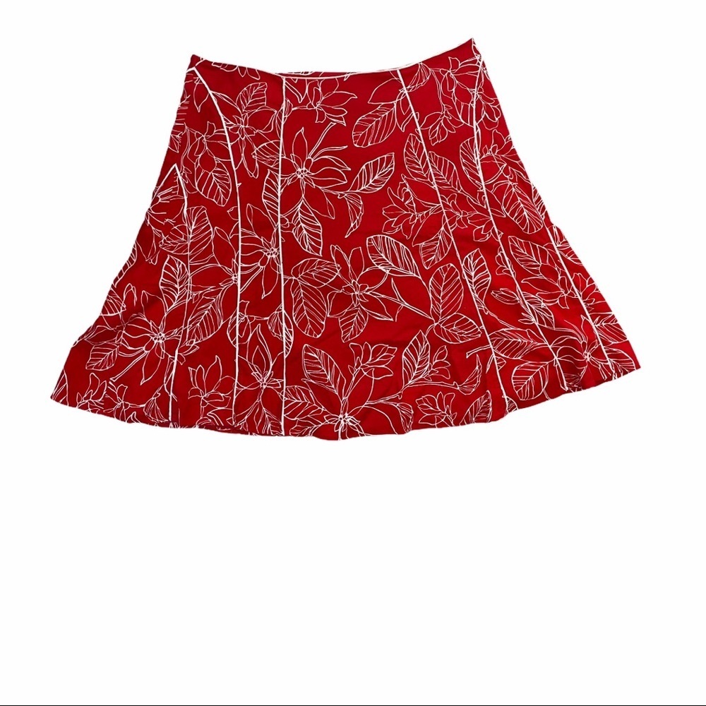 Covington Woman Red Skirt with White Leaf Design Sz 18